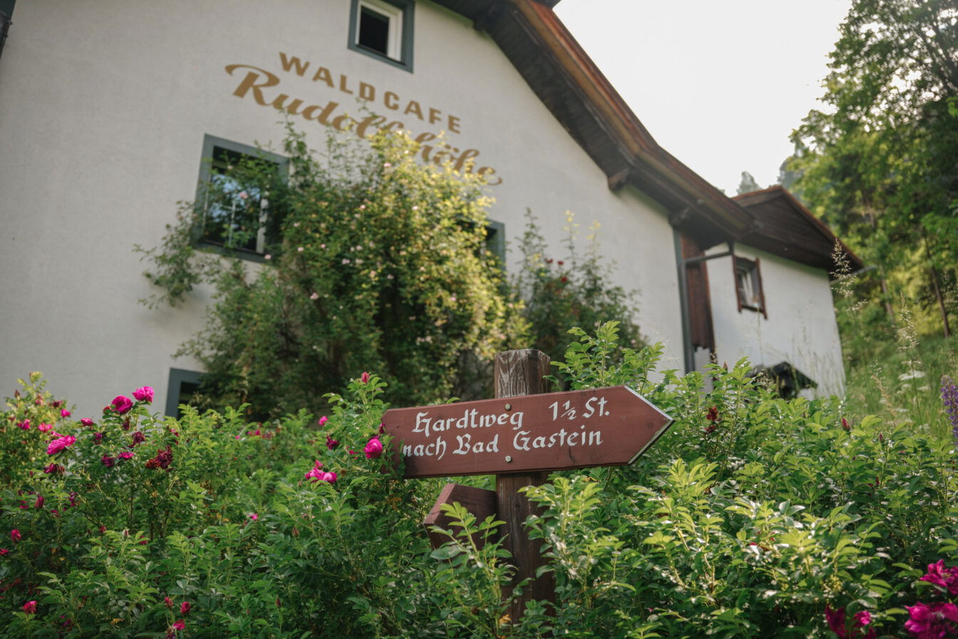 Waldhaus Rudolfshöhe: Früher Jausenstation, heute Terrassencafé, Restaurant und Boutiquehotel