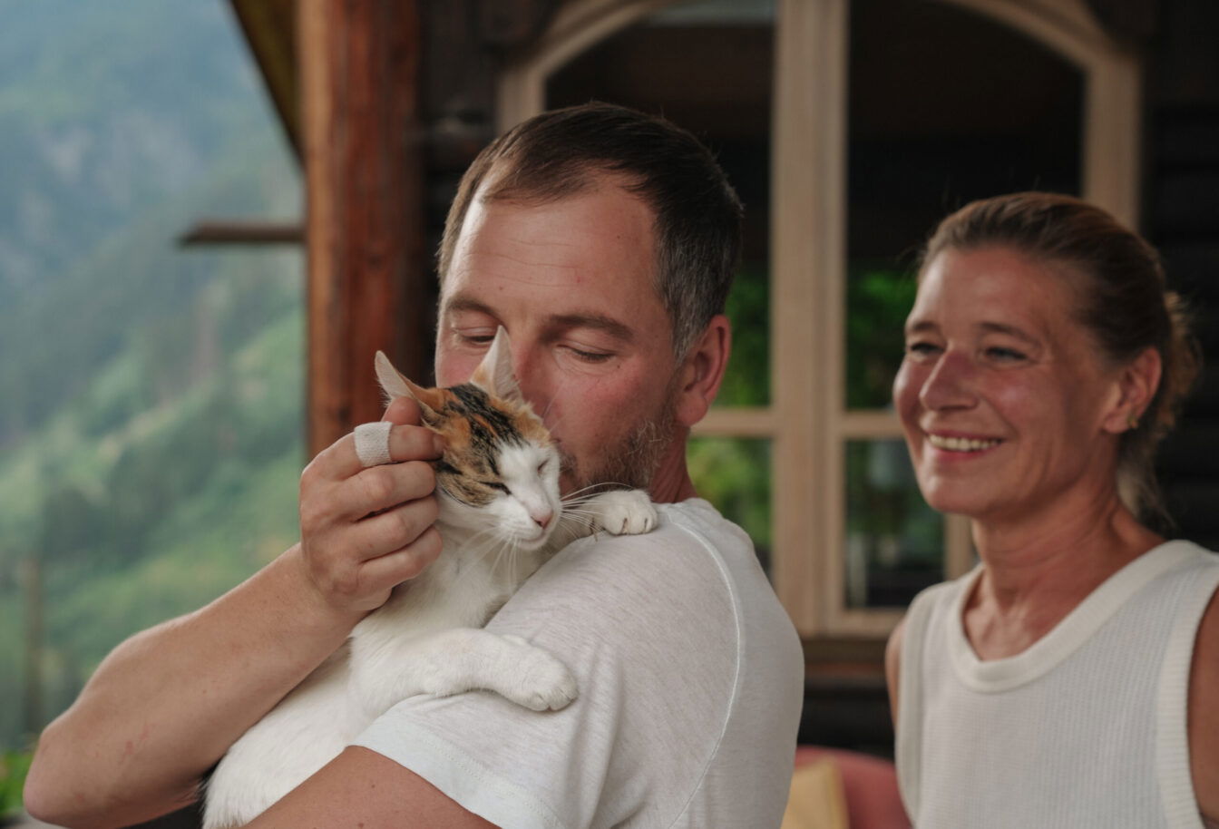 Boutiquehotel Waldhaus Rudolfshöhe: Nina & Denis mit Katze Blondie