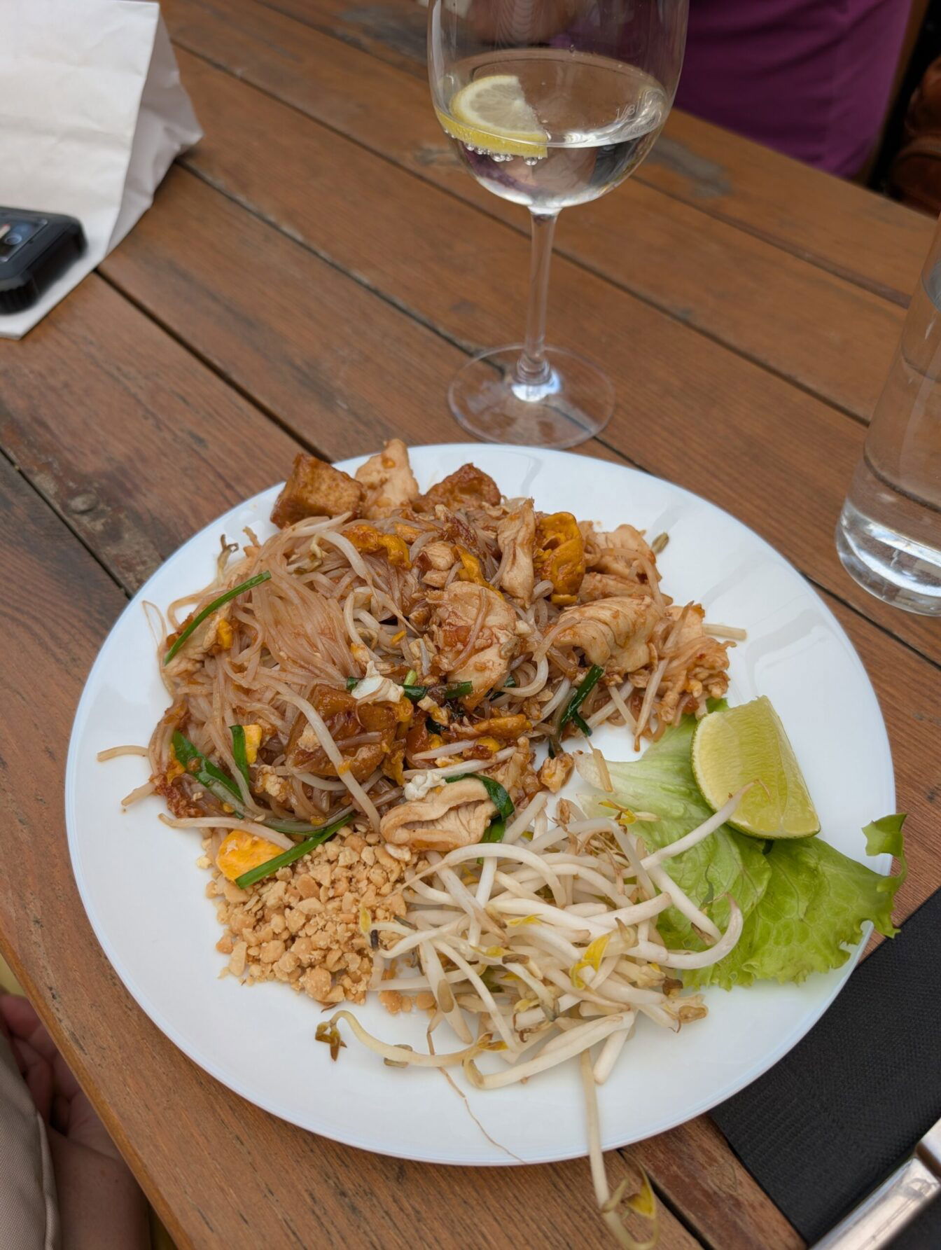 Pad Thai vom Restaurant Muang Thai Streetfood im Gleis//Garten in Wien