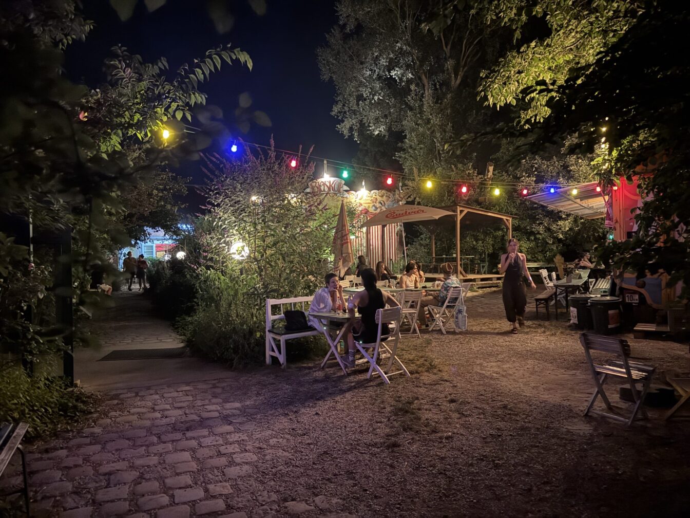 Im Augarten: Sitzen, Essen und Trinken beim Kino wie noch nie mit Catering von der Grünstern Gartenküche