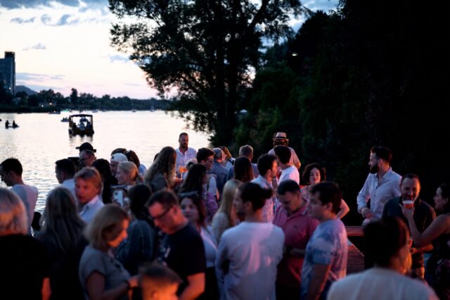 Lichterlfest Alte Donau 2026: Boote und Menschen am Wasser