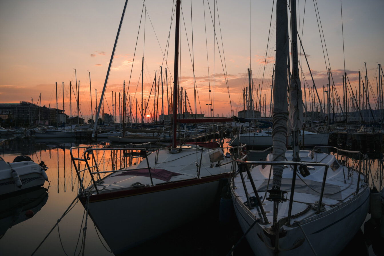 Am Hafen von Triest kann man richtig schön den Sonnenuntergang beobachten.