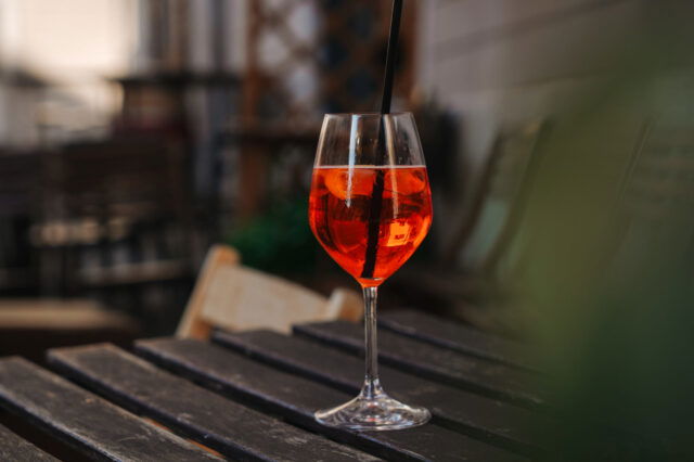 Spritzgetränke und Aperol in Triest in der Bar Barbacan.