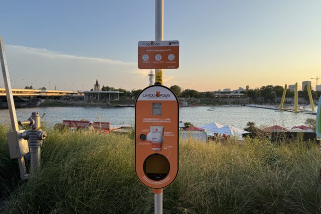 Sonnencreme-Spender auf der Donauinsel bei Copa Beach & Pier22 in Wien (2026)