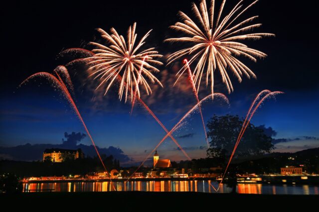 Feuerwerk über der Donau: Donauuferfeste 2026 in Oberösterreich