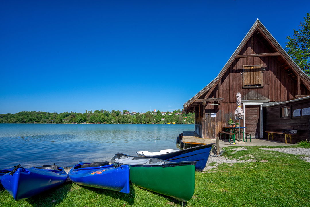 Der etwas ruhigere Pilsensee eignet sich perfekt für einen entspannten Badetag von München aus.