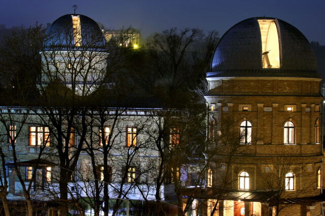 Kuffner Sternwarte bei Nacht, 1160 Wien