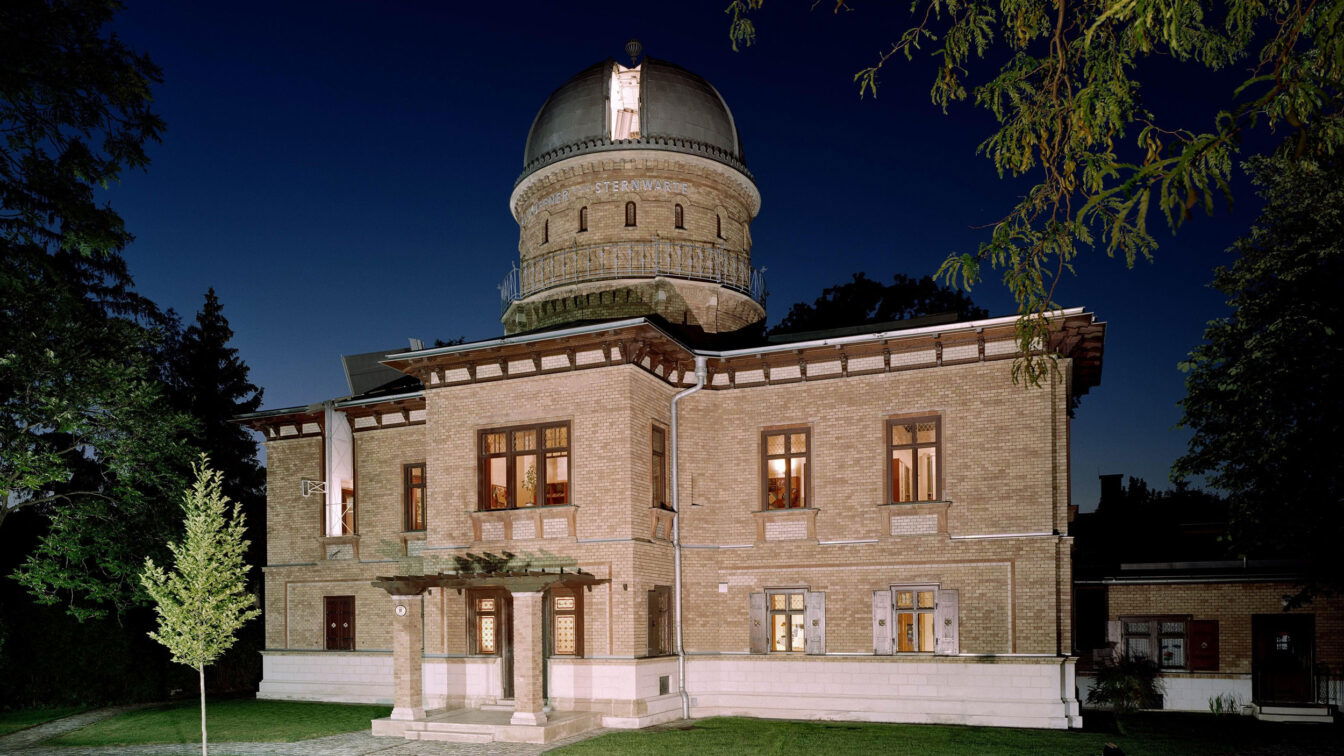 Kuffner Sternwarte bei Nacht, 1160 Wien