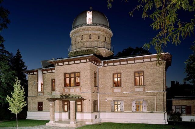 Kuffner Sternwarte bei Nacht, 1160 Wien
