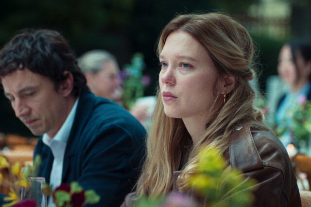 Ausschnitt vom Film Gentle Monster mit Lucy (Léa Seydoux) und Philip (Laurence Rupp)