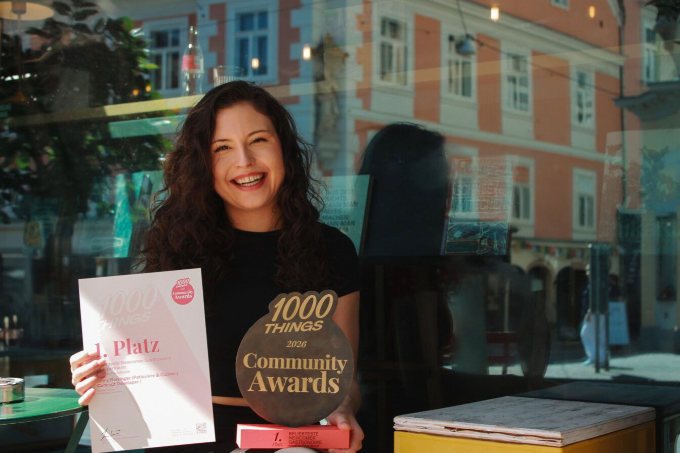 Jaimy Reisinger mit ihrem Community Award für die Newcommerin des Jahres