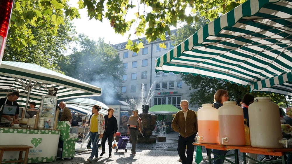 Wochenmarkt auf dem Rotkreuzplatz in Neuhausen.