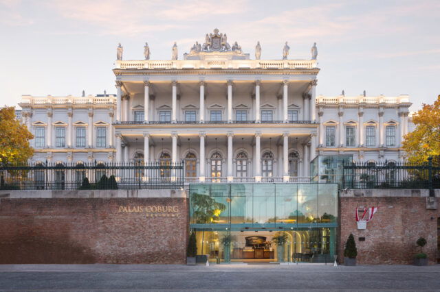 Außenansicht und Fassade des Palais Coburg im 1. Bezirk in Wien