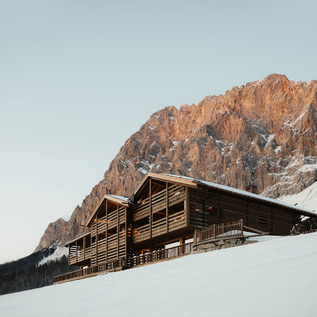 (c) Eriro Alpine Hide
