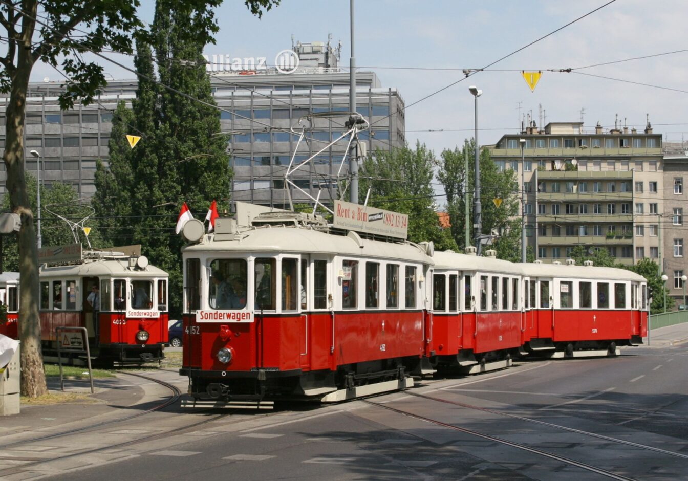 eine Oldtimer-Tramway ist am Wiener Ring unterwegs