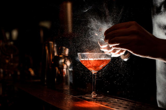 Drinks in der Pigalle Bar (c) istockphoto.com