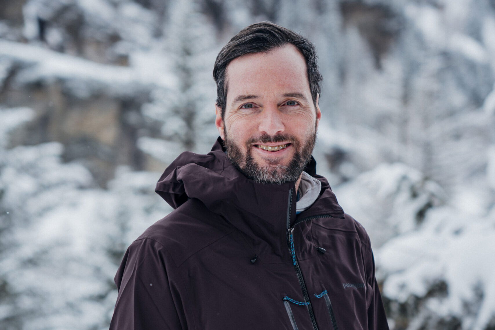 Interview zum Thema Digital Wellbeing in der Freizeit: Portrait von Georg Rothwangl. Er arbeitet in der Abteilung Raumplanung und Naturschutz des Österreichischen Alpenvereins.