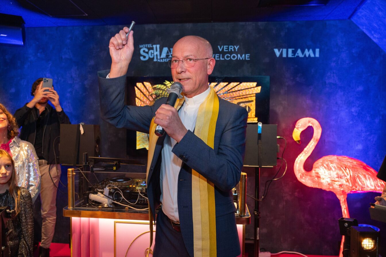 Hotel Schani am Naschmarkt VIP Opening, Wien, 16.10.2026, Toni Faber segnet Hotel