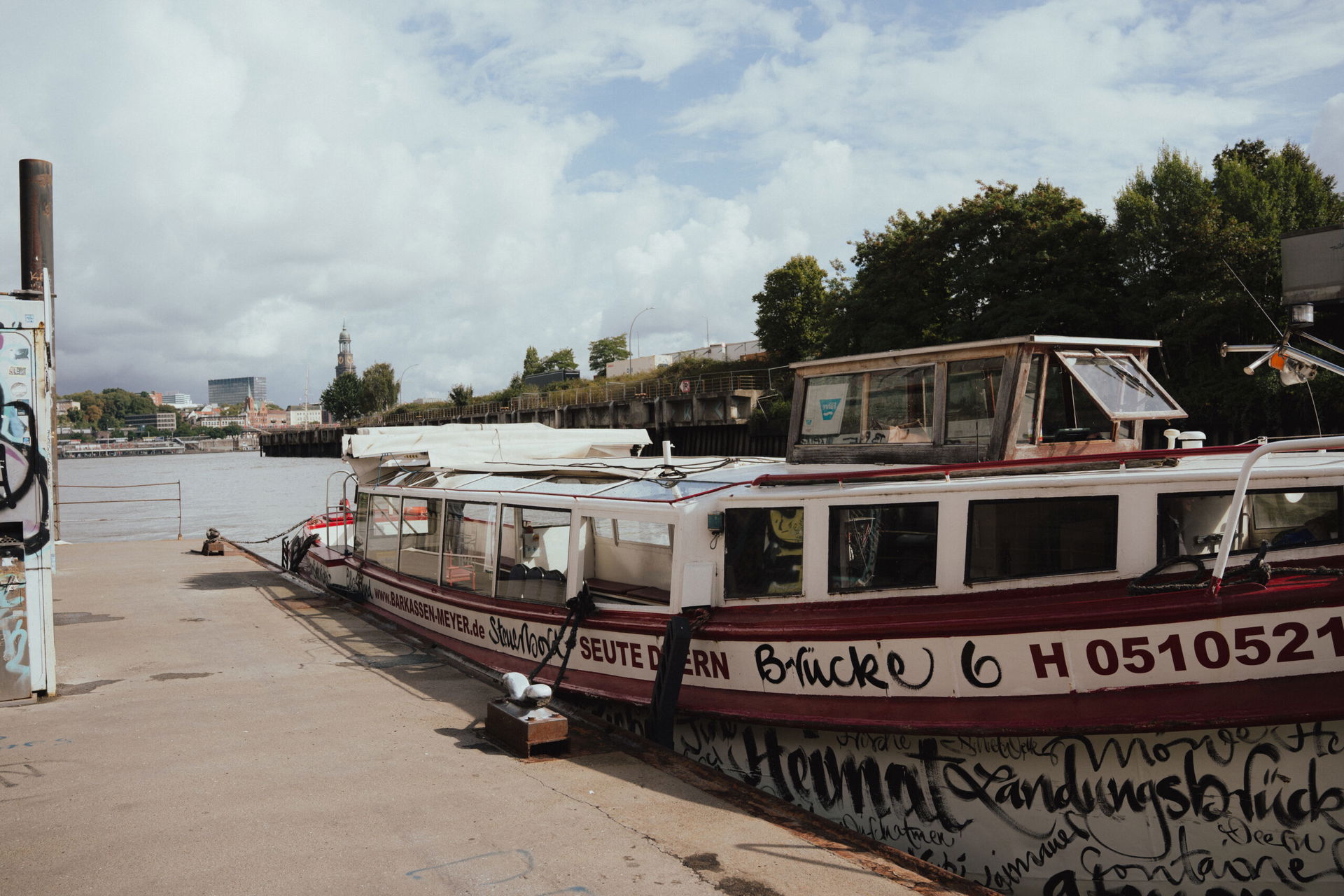 Boot im Hamburger Hafen