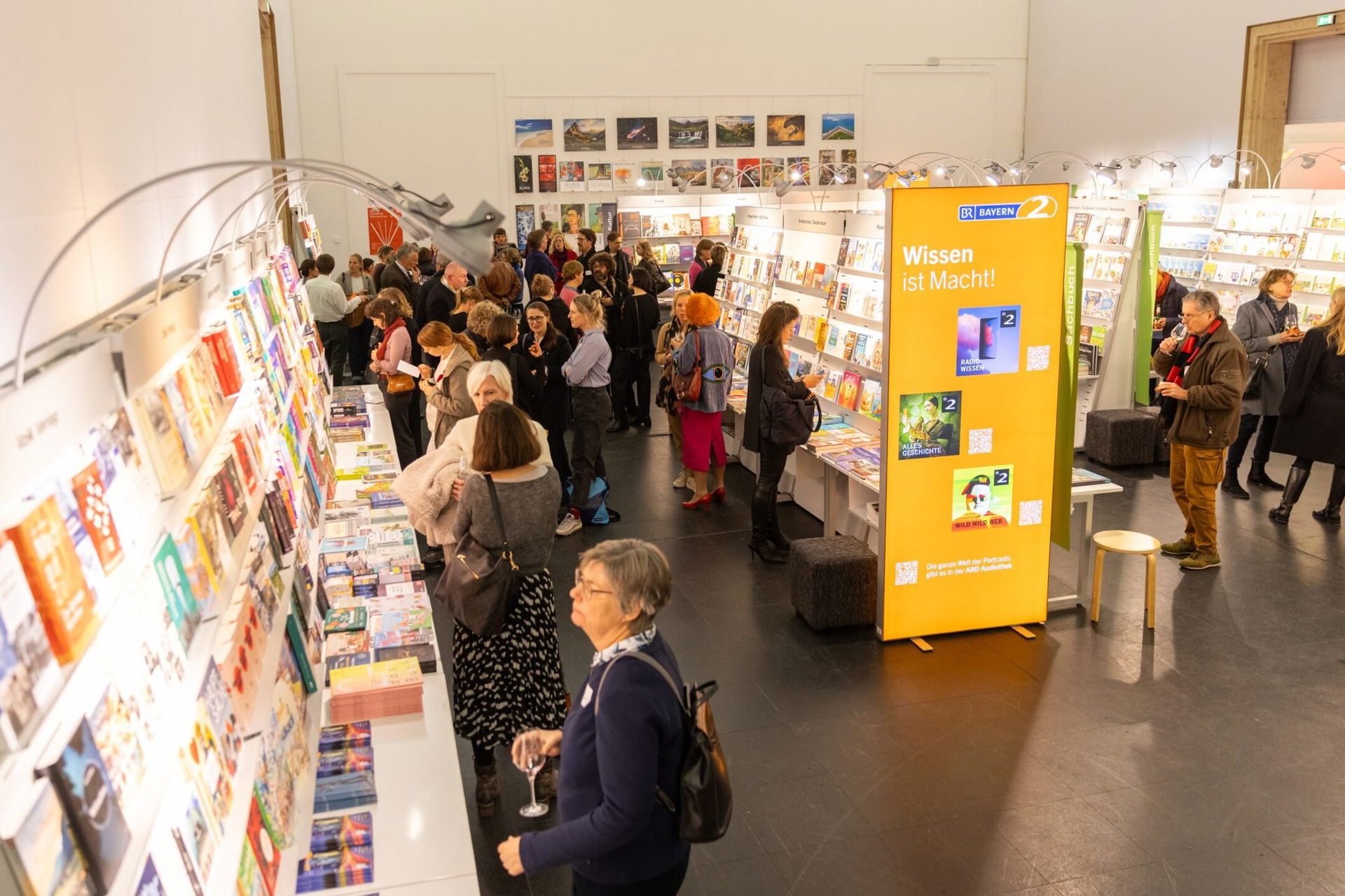 Bei der 67. Münchner Bücherschau im Haus der Kunst gibt es über 20.000 Bücher aller Genres zu entdecken, sowie Lesungen und Events.