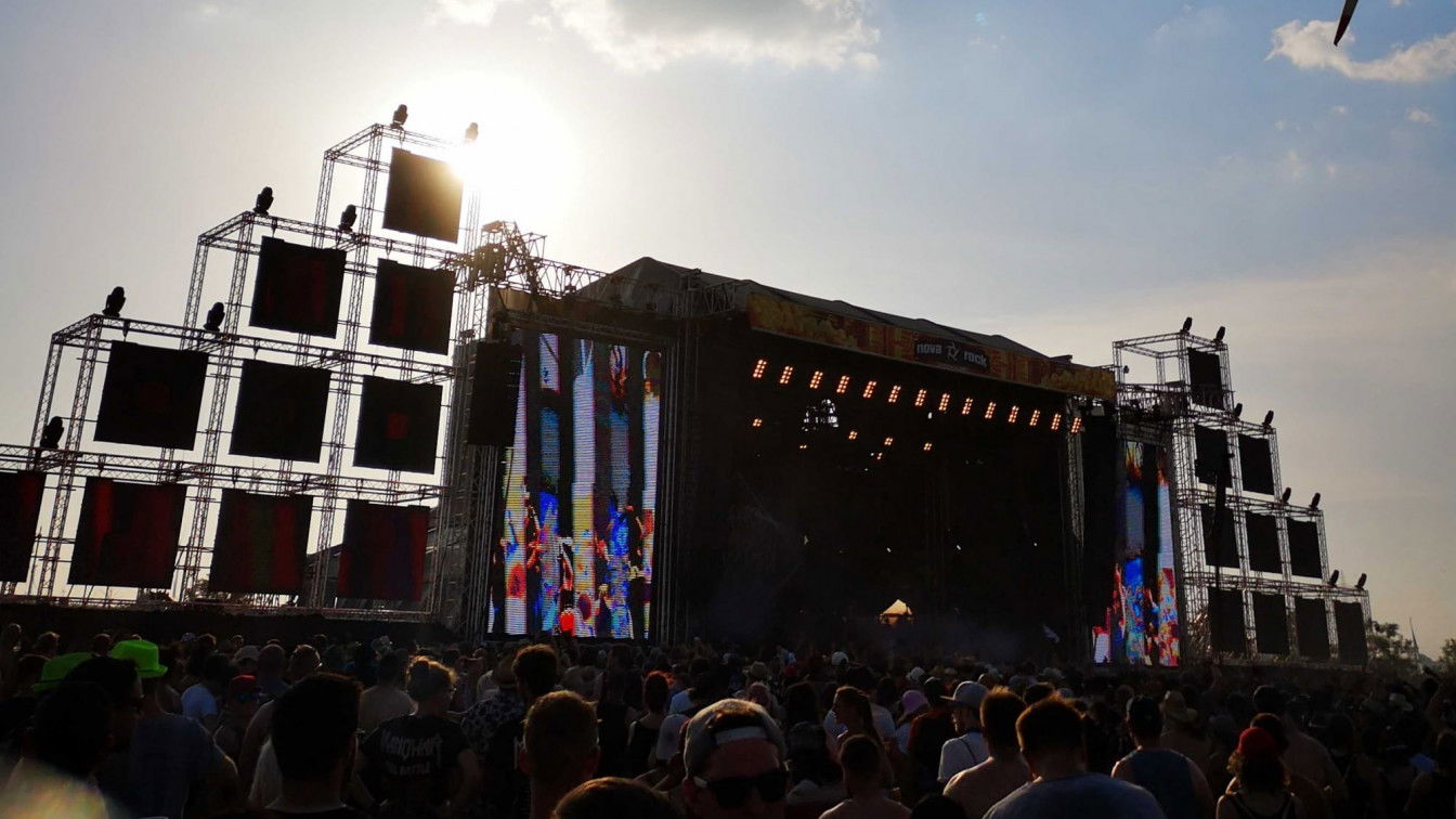 (c) Viktoria Klimpfinger | 1000things.at Survival Guide Festivals