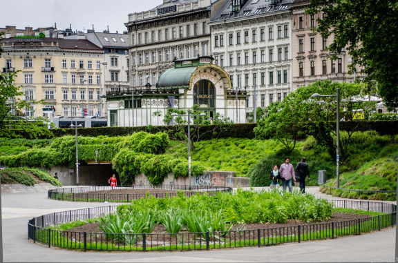 Karlsplatz Station Resselpark
