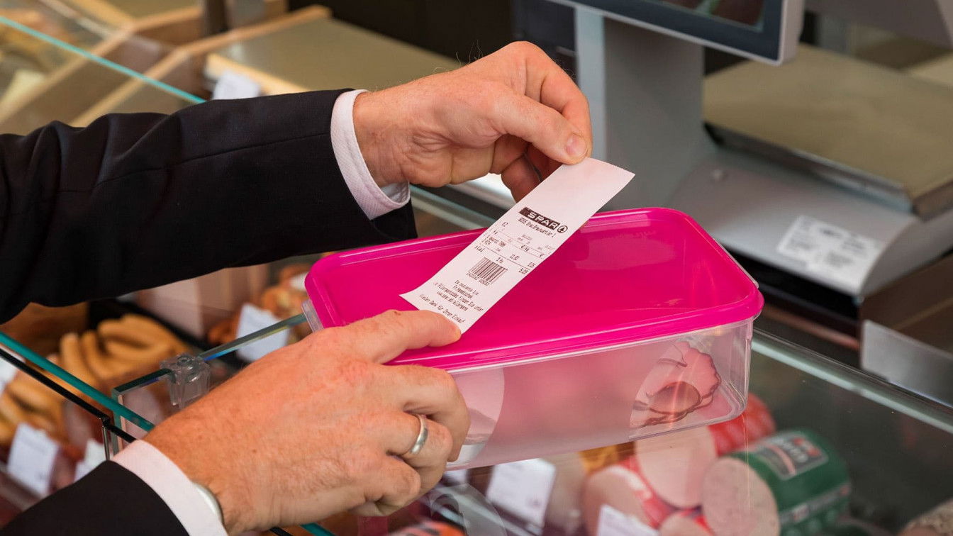 (c) SPAR/Werner Krug Mehrwegboxen Spar