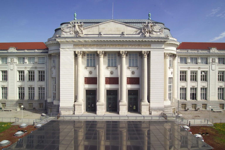 Dinge, die man in Penzing machen kann: Ansicht vom Technischen Museum in Wien, 1140