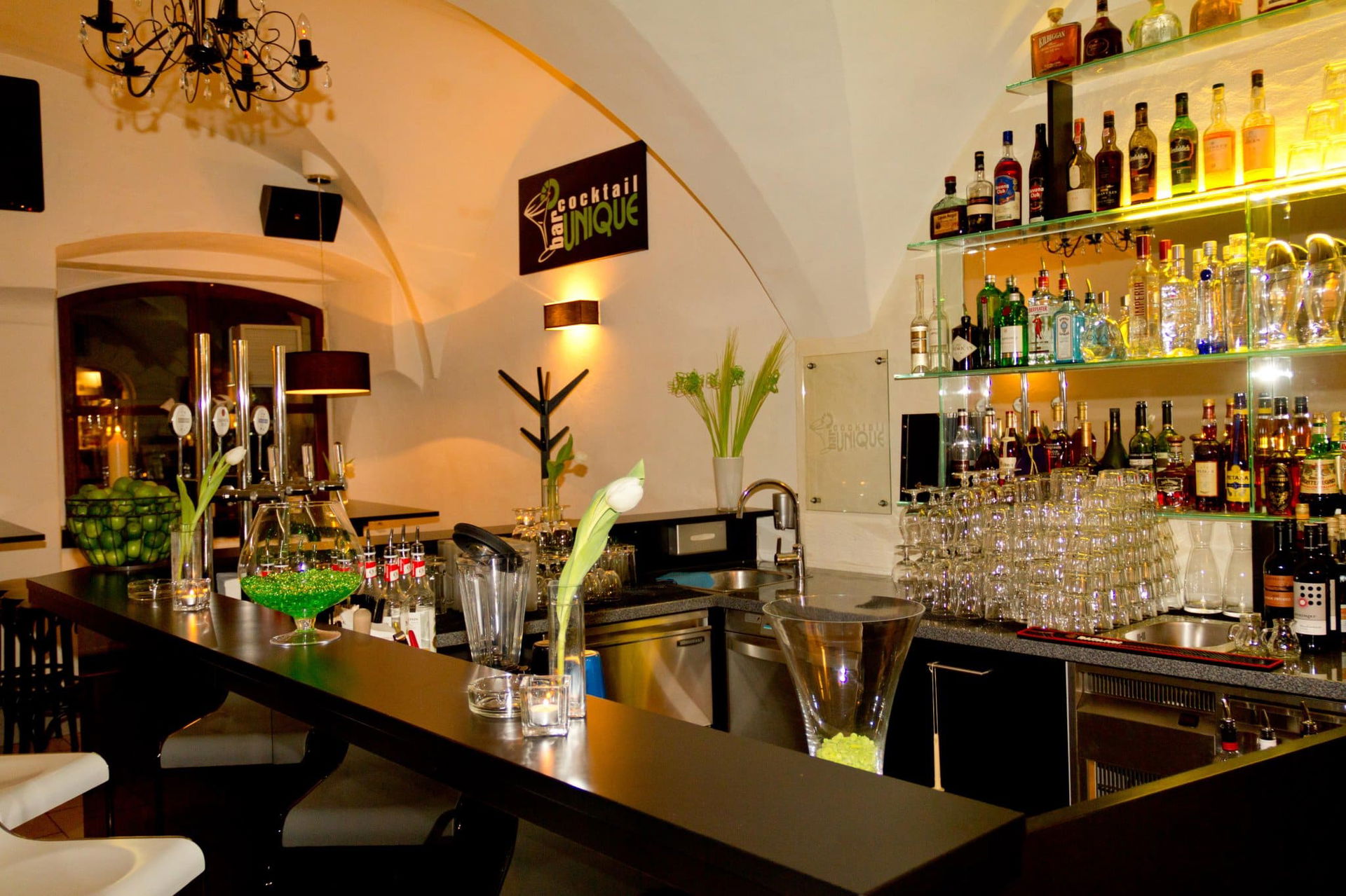 Unique Bar