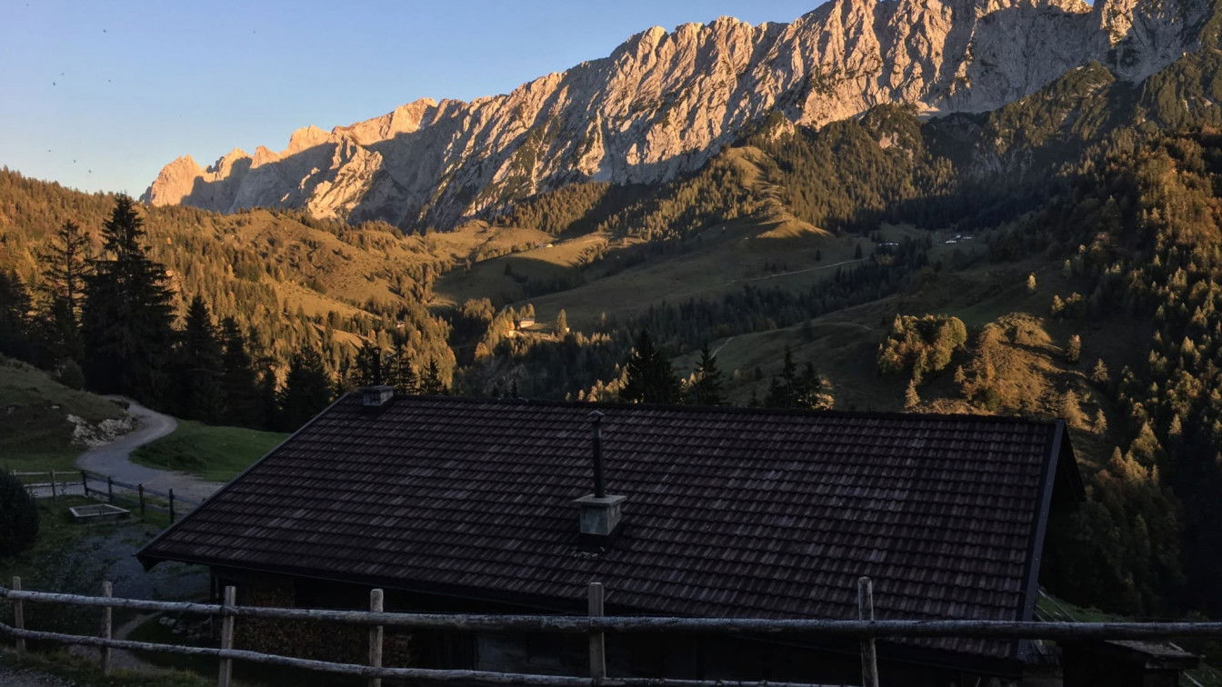 Brentenjochalm Wilder Kaiser, mit Blick auf Kaindlhütte Einstieg Bettlersteig - (c)TVBKufsteinerland Brentenjochalm Wilder Kaiser, mit Blick auf Kaindlhütte Einstieg Bettlersteig