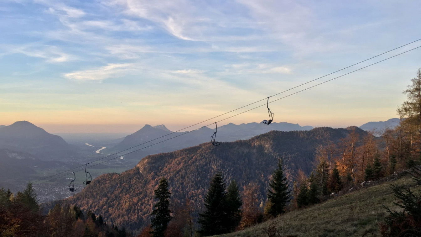 Kaiserlift Bergstation Brentenjoch mit Blick auf das Inntal, Kranzhorn, Erl