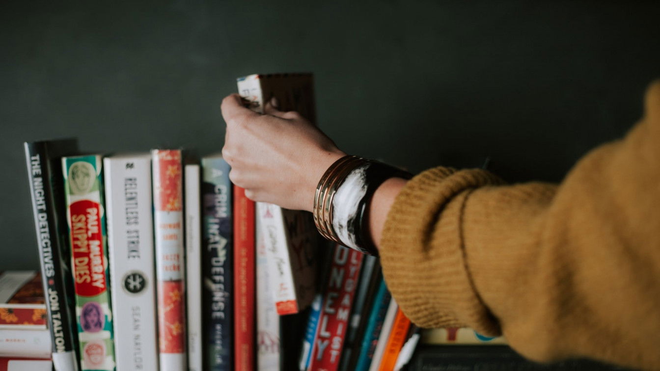 (c) Christin Hume | Unsplash Bücher lesen