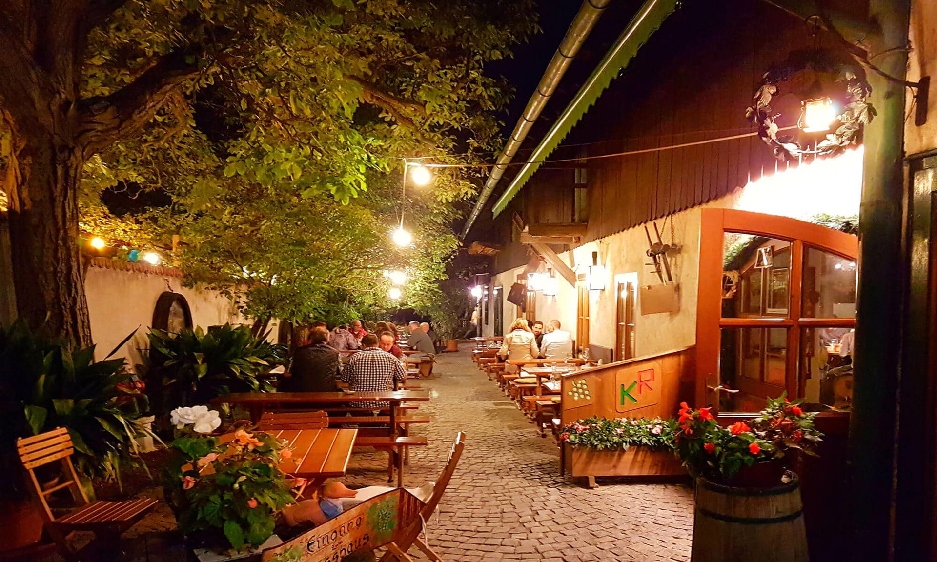 der Gastgarten vom Heurigen Reisenhofer in Gumpoldskirchen
