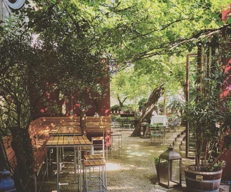Lokale für Gruppen in Wien: Gastgarten vom Glacis Beisl im Museumsquartier, 1070