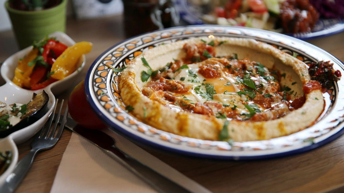 (c) Baschly Baschly Hummus