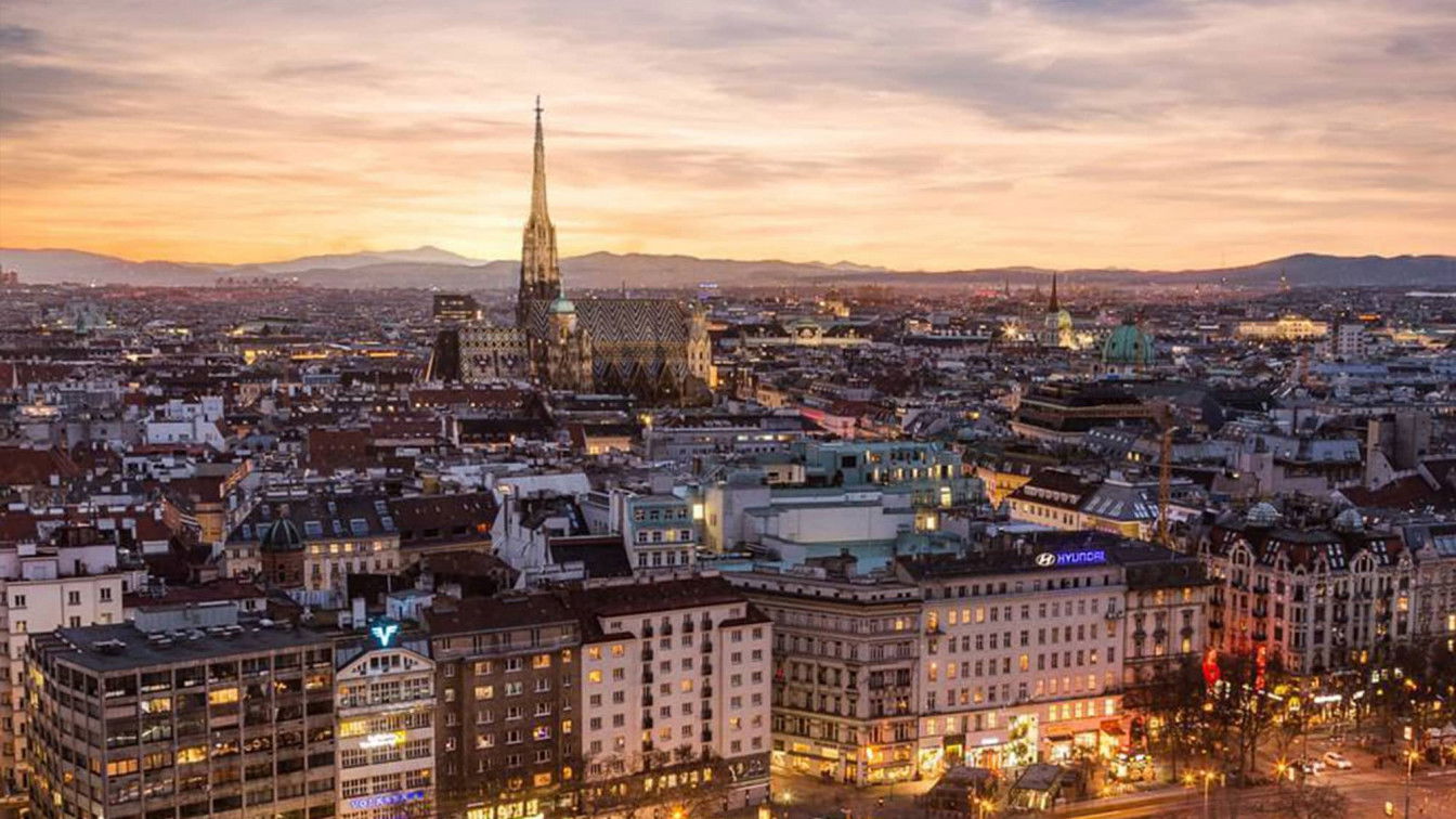 (c) instagram.com/mikecleggphoto Das Loft Aussicht Wien Rooftop Bar Restaurant