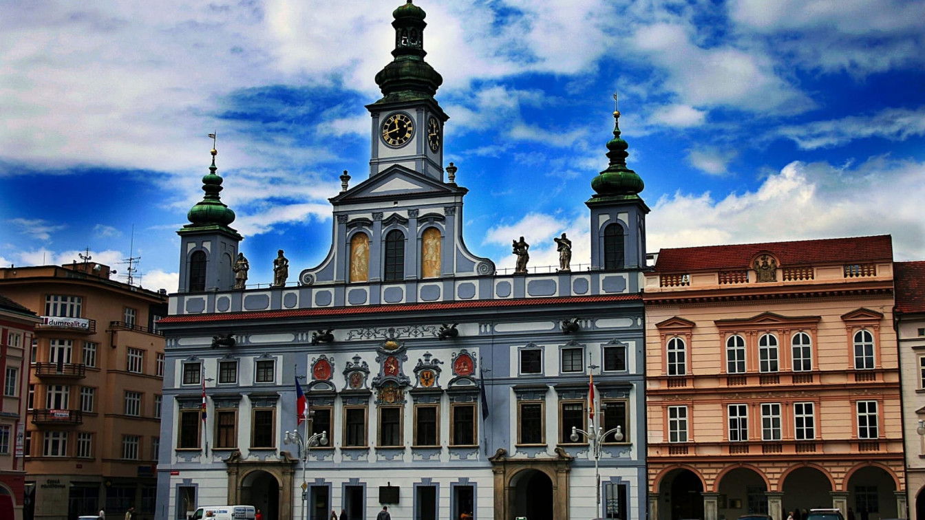 via Pixabay 1000 Moments Budweis