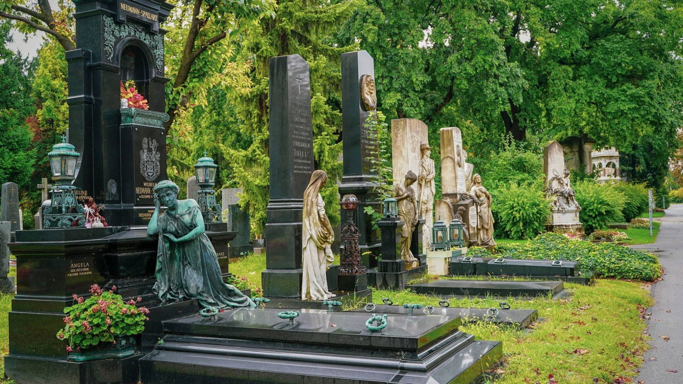 (c) Pixabay Zentralfriedhof spazieren